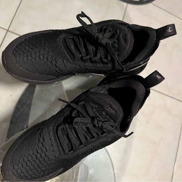 Women’s Black AirMax 270. Size 9 - Picture 3 of 6